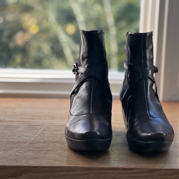 French leather boots bought in Paris from Louboutin factory, size 40. - Picture 3 of 10